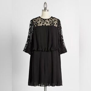 Modcloth Dauntless Dahlias Tiered Mini
Dress Pleated Cocktail Black 8 NWT